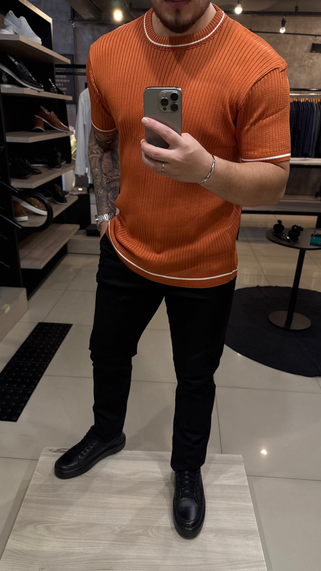 Camiseta Tricot Gola Detalhada